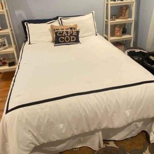 Comforter With 1 Sham Brand New In Box - Twin/Twin XL